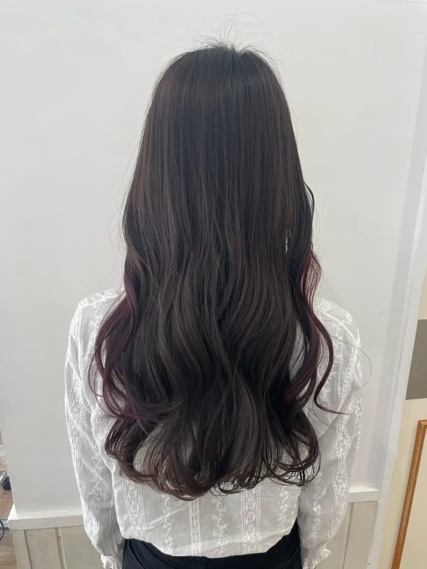 ロング カラー インナーカラー clan .のヘアスタイル