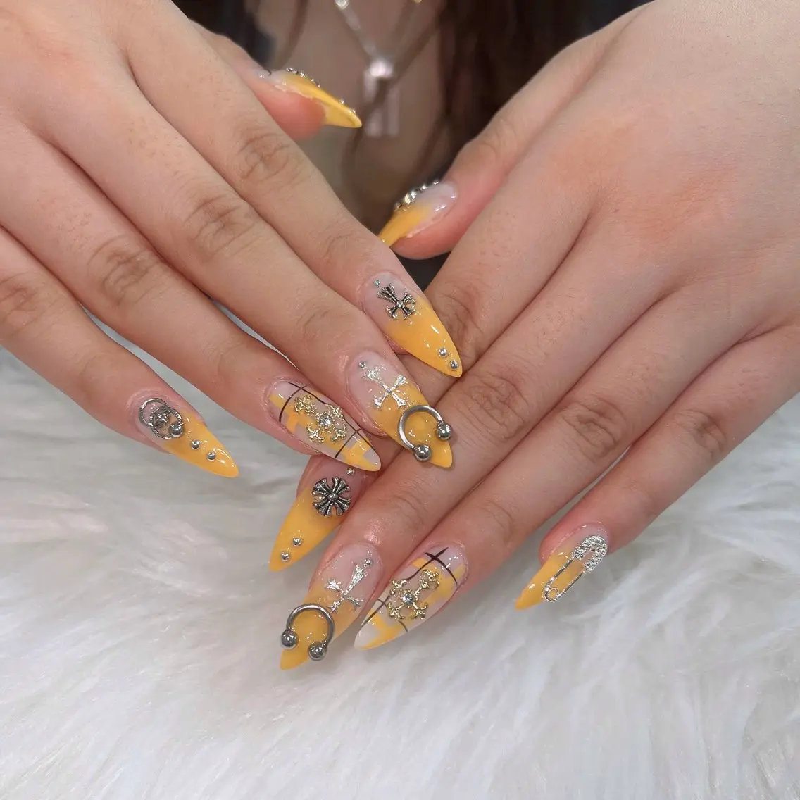 ネイル オーロラネイル ボルドー ブラウン 氷ネイル・うるうるネイル キラキラネイル ハンドネイル Sora  Nail 長さ出し専門店のネイルデザイン