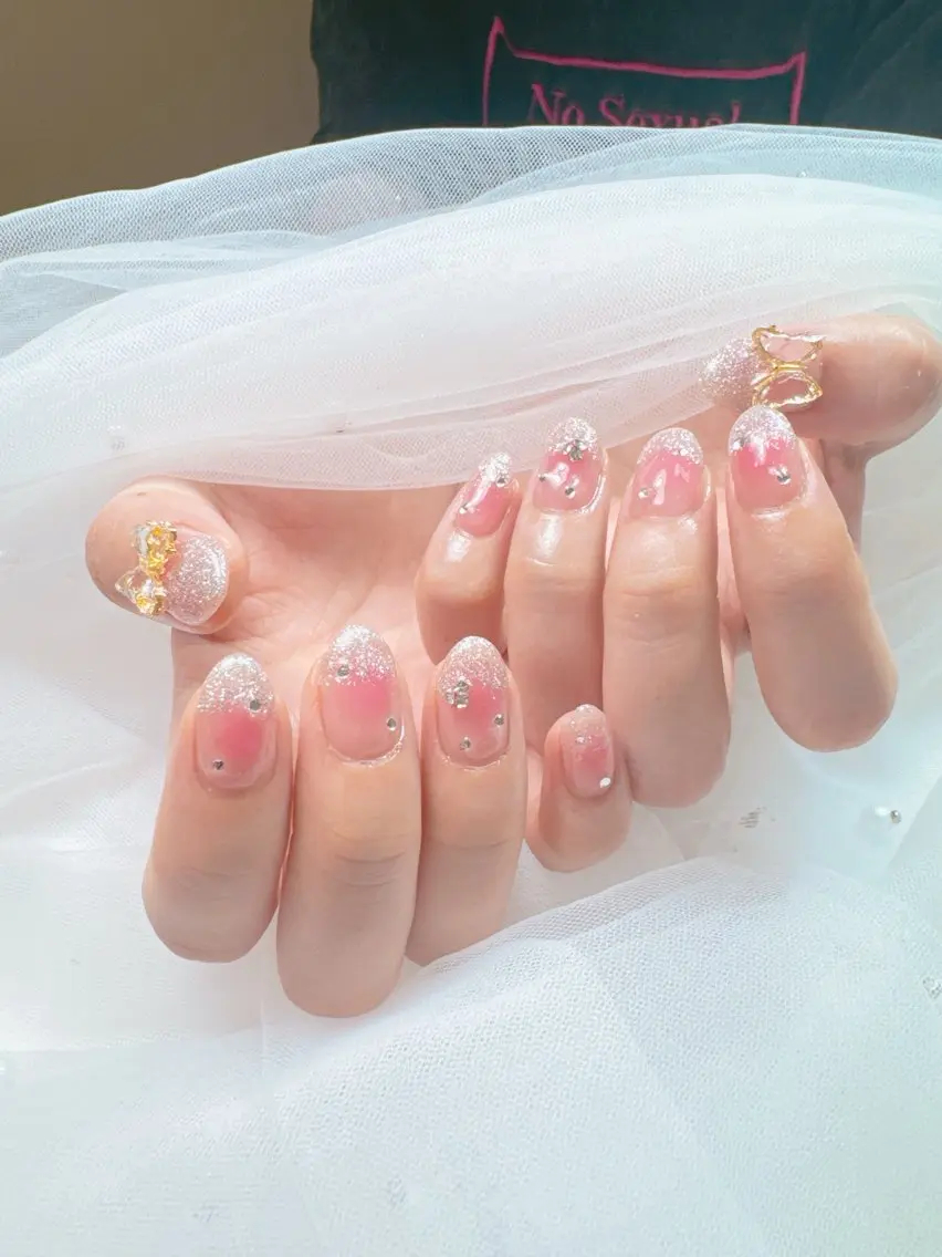 ネイル アートネイル チークネイル フレンチネイル ジェルネイル ガラスフレンチ ハンドネイル Queeens nailのネイルデザイン