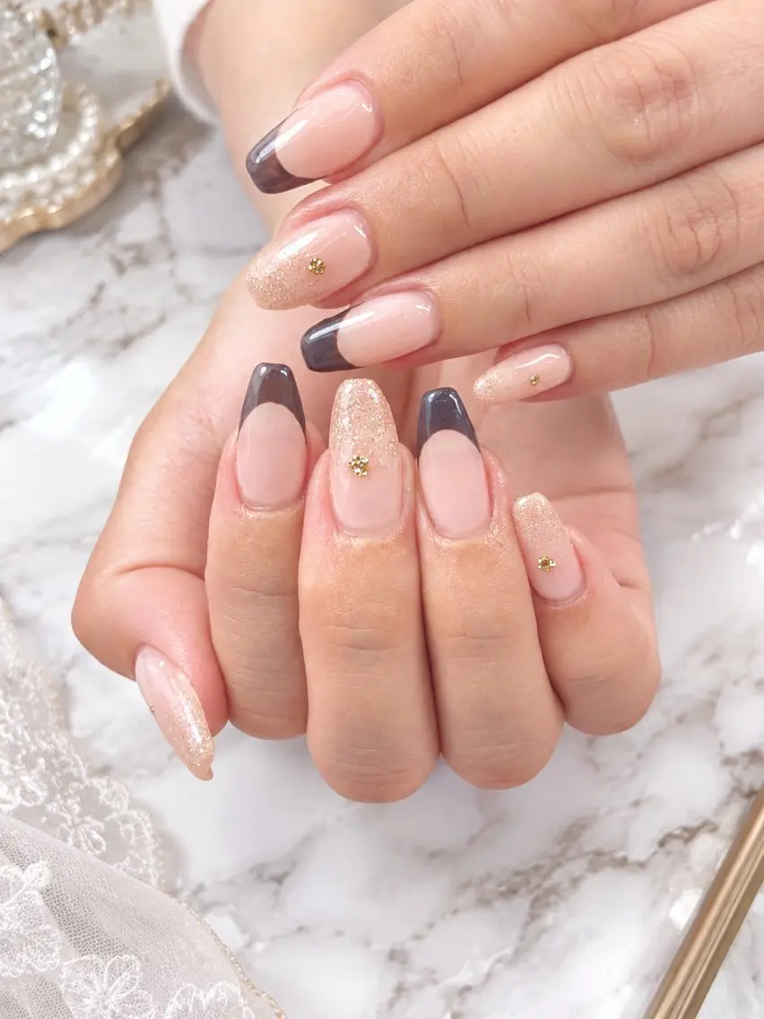ネイル ブラウン フレンチネイル ゴールド ラメ(グリッター) ニュアンスネイル ハンドネイル ハンドケア Mamo nail ﾏﾓﾈｲﾙｴｲﾐｰのネイルデザイン