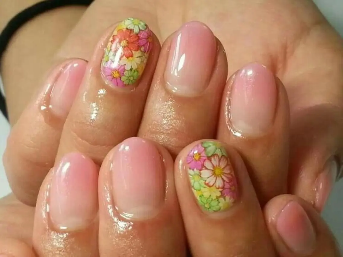 ネイル フラワーネイル 荒木 莉奈のネイルデザイン