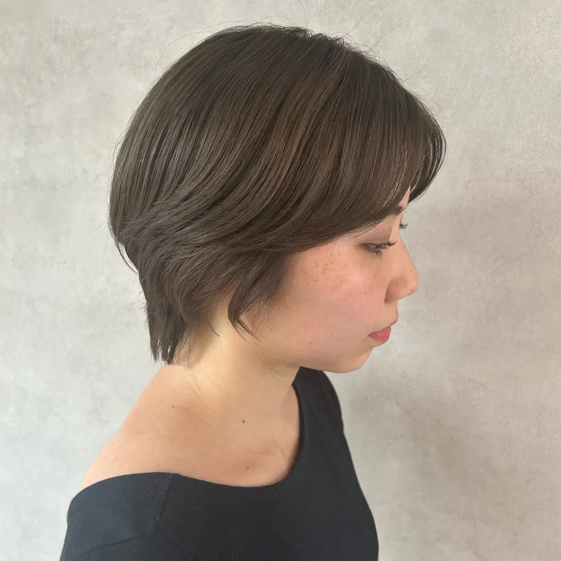 ショート カラー ベージュカラー ブリーチ 透明感カラー ハイトーンカラー オリーブベージュ ヘアカラー 透明感カラー🫧 /有野ひかりのヘアスタイル