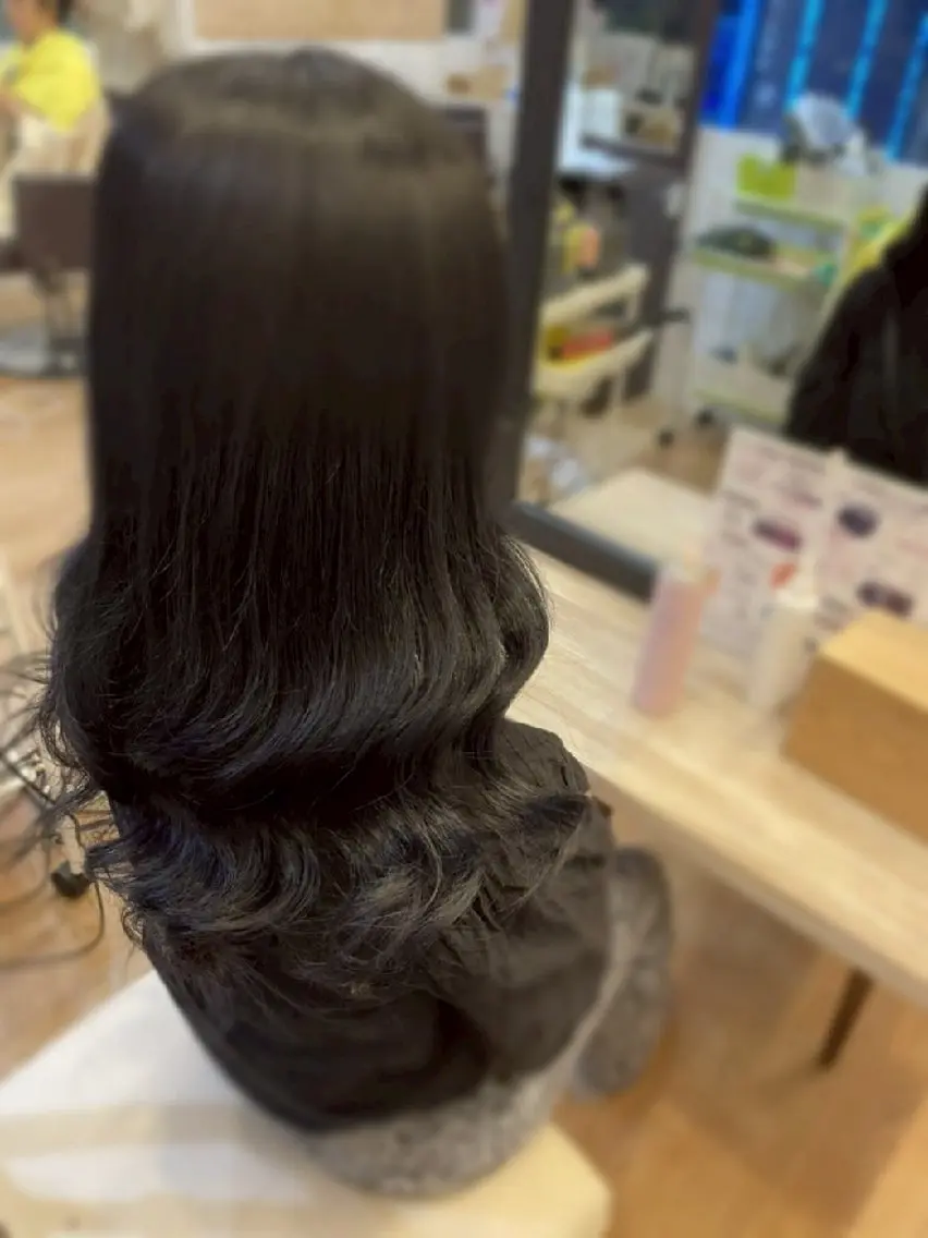 カラー 黒髪 ソウワ ヒナコのヘアスタイル
