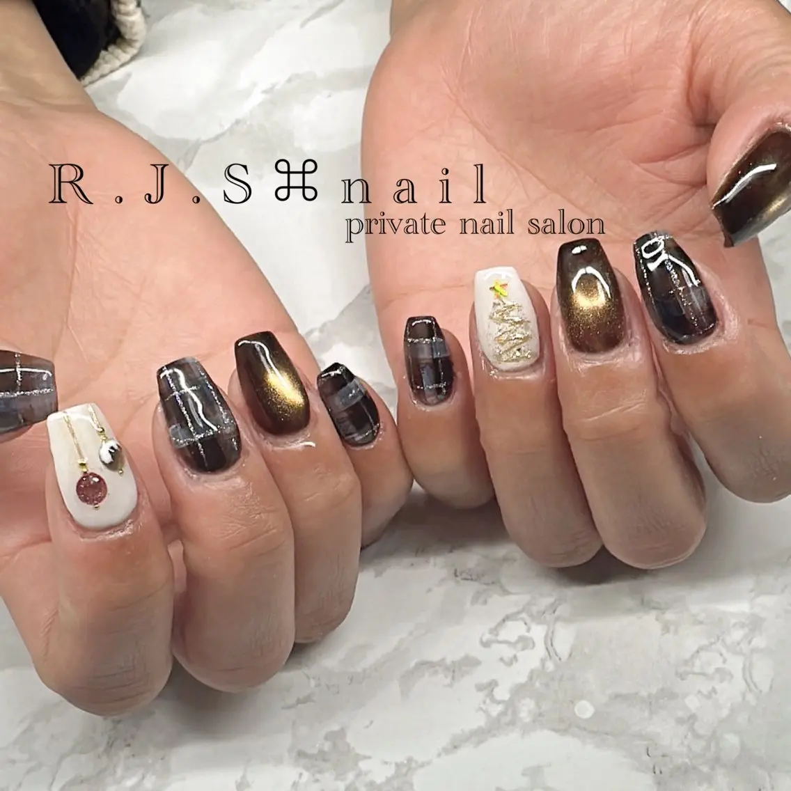 ネイル ブラウン ニュアンスネイル 冬ネイル クリスマス ハンドネイル R.J.S⌘ nailのネイルデザイン