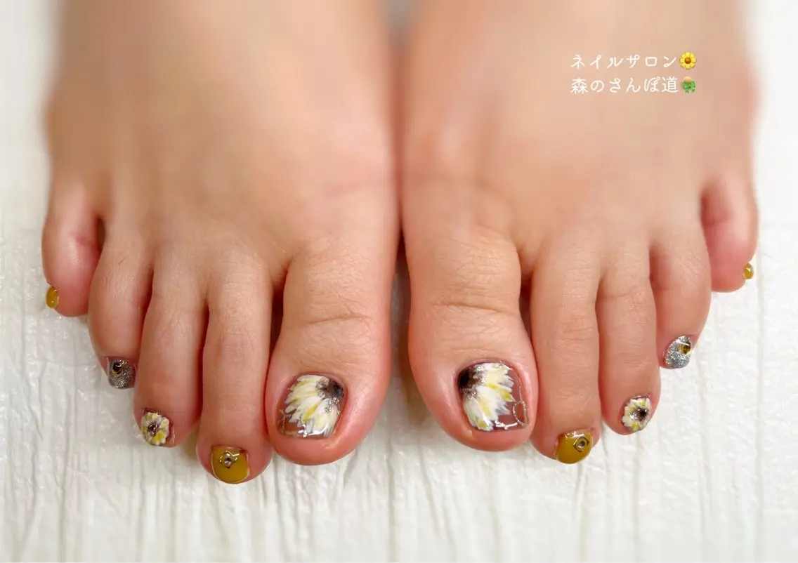 ネイル フットネイル ショートネイル 森のさんぽ道のネイルデザイン