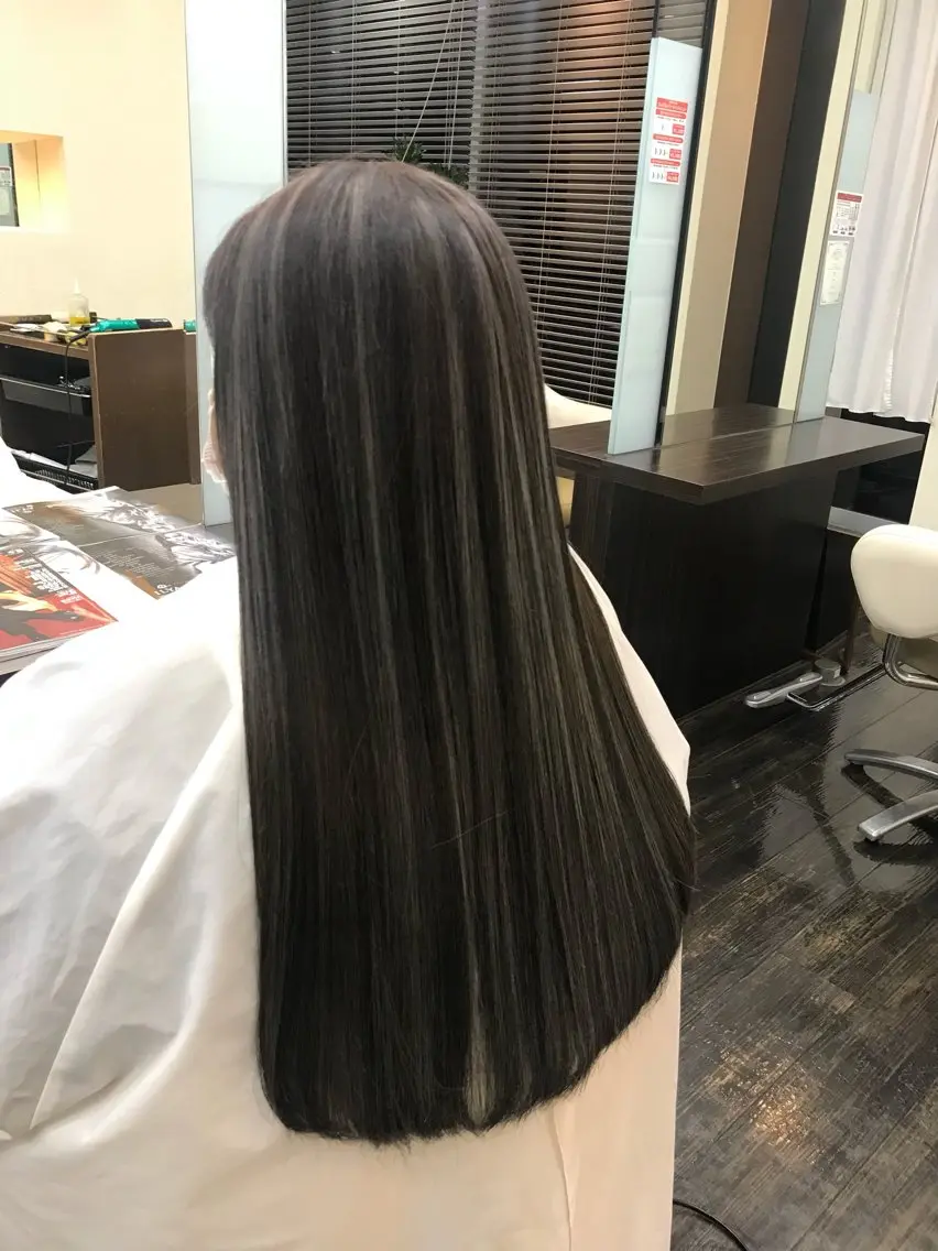 ロング カラー 三浦 悠のヘアスタイル