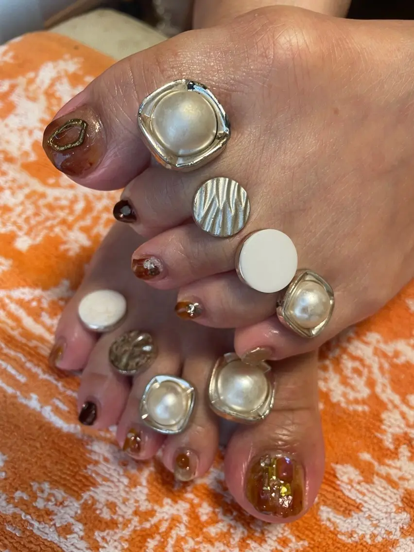 ネイル ブラウン フットネイル マグネットネイル ニュアンスネイル NAIL★M 真紀のネイルデザイン