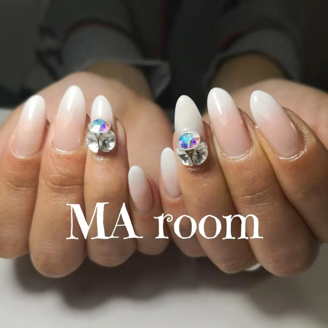 ネイル グラデーション ストーンネイル &MERCI nail maoのネイルデザイン