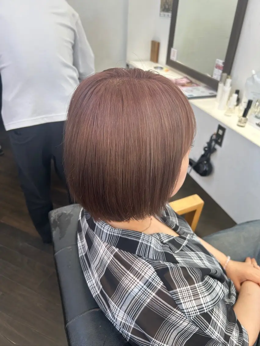ショート カラー ベージュカラー ブリーチ ハイライトカラー ピンクカラー ハイライト 渡部 まひろのヘアスタイル