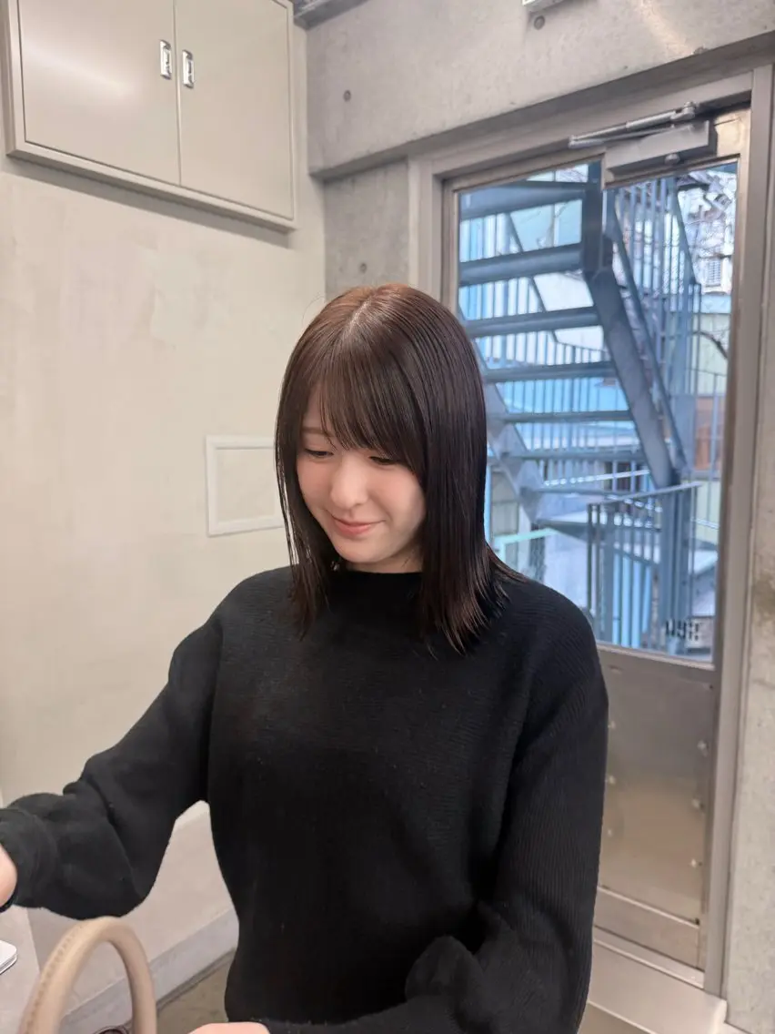 ミディアム カラー ミディアムレイヤー アッシュ ベージュカラー ブリーチ 透明感カラー カット ヘアカラー トリートメント 誰より丁寧なカット/ 小林輝/レイヤーのヘアスタイル