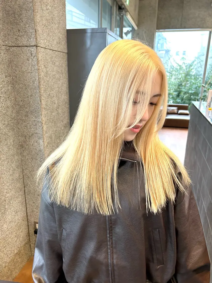 カラー 抜きっぱなしブロンド ヘアカラー トリートメント 🤍垢抜け♡透明感 カラーmoeka🤍のヘアスタイル