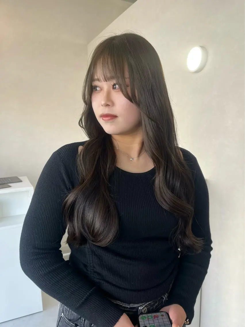ロング カラー カット ヘアカラー 長山 茉白のヘアスタイル