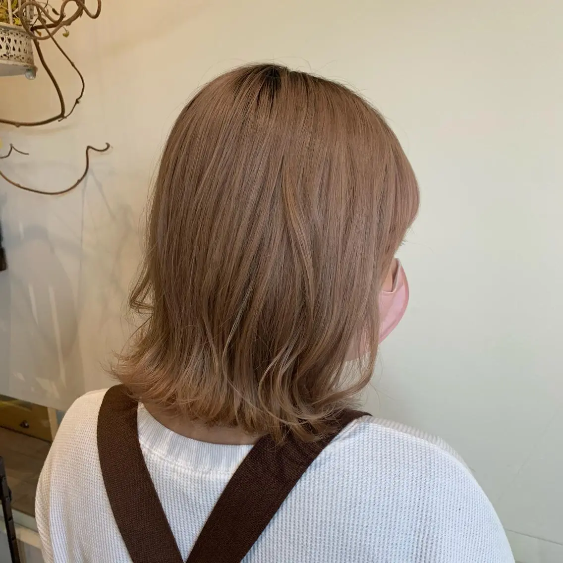 ミディアム カラー ベージュカラー ブリーチ ミルクティーベージュ ヘアカラー 山本 知佳のヘアスタイル