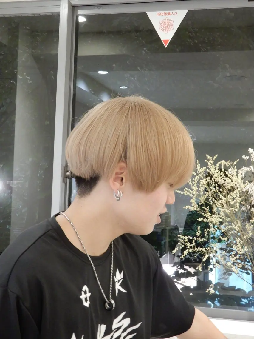 カラー メンズ メンズブリーチ ベージュカラー ブリーチ ミルクティーベージュ ヘアカラー たかはし ゆうなのヘアスタイル