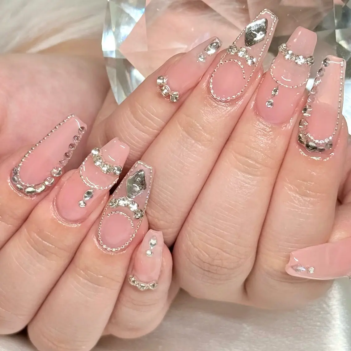 ネイル ハンドネイル ルシイ🎀新宿長さ 出しパーツ専門店のネイルデザイン