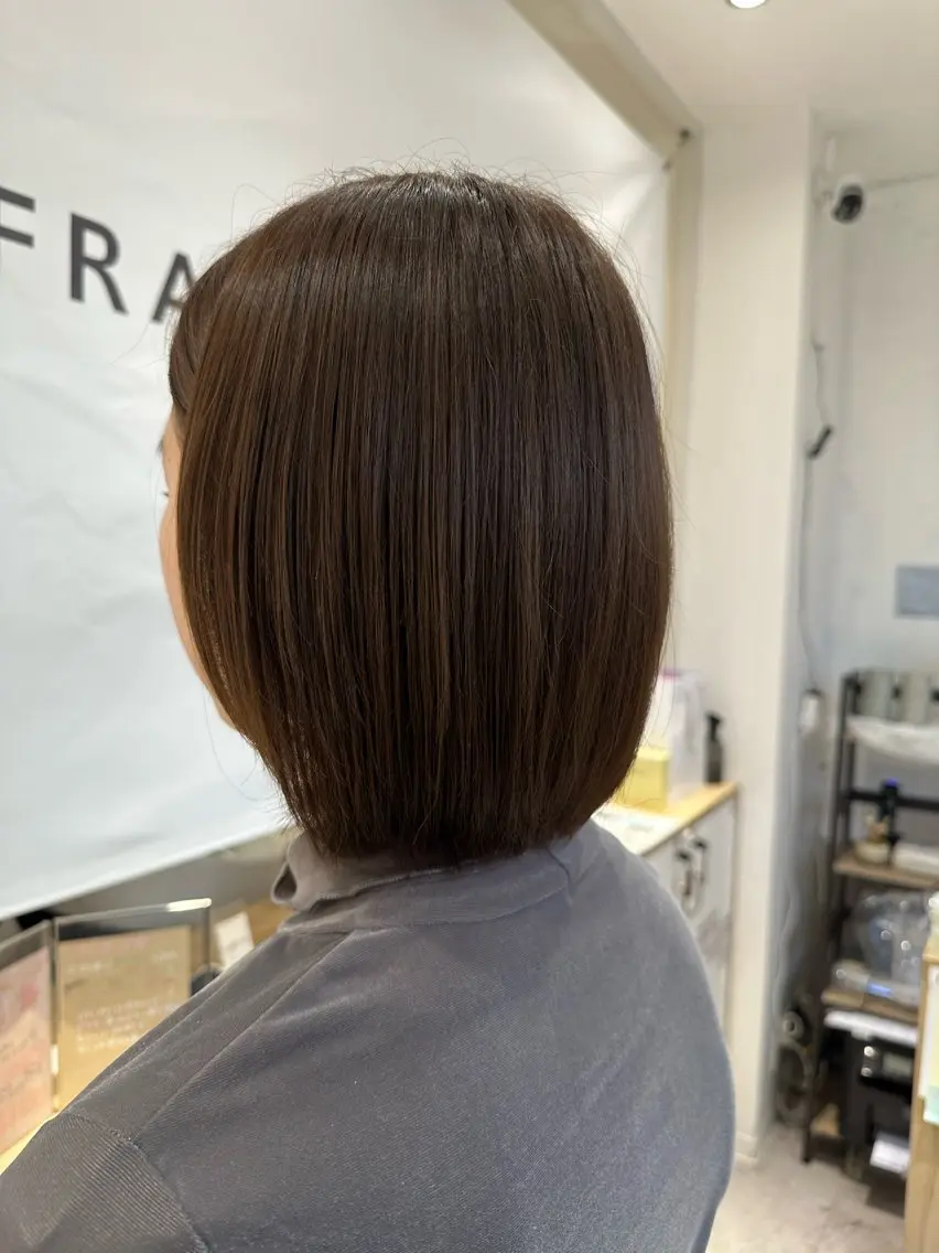 ショート カラー ベージュカラー オリーブベージュ 柴崎 悠乃のヘアスタイル