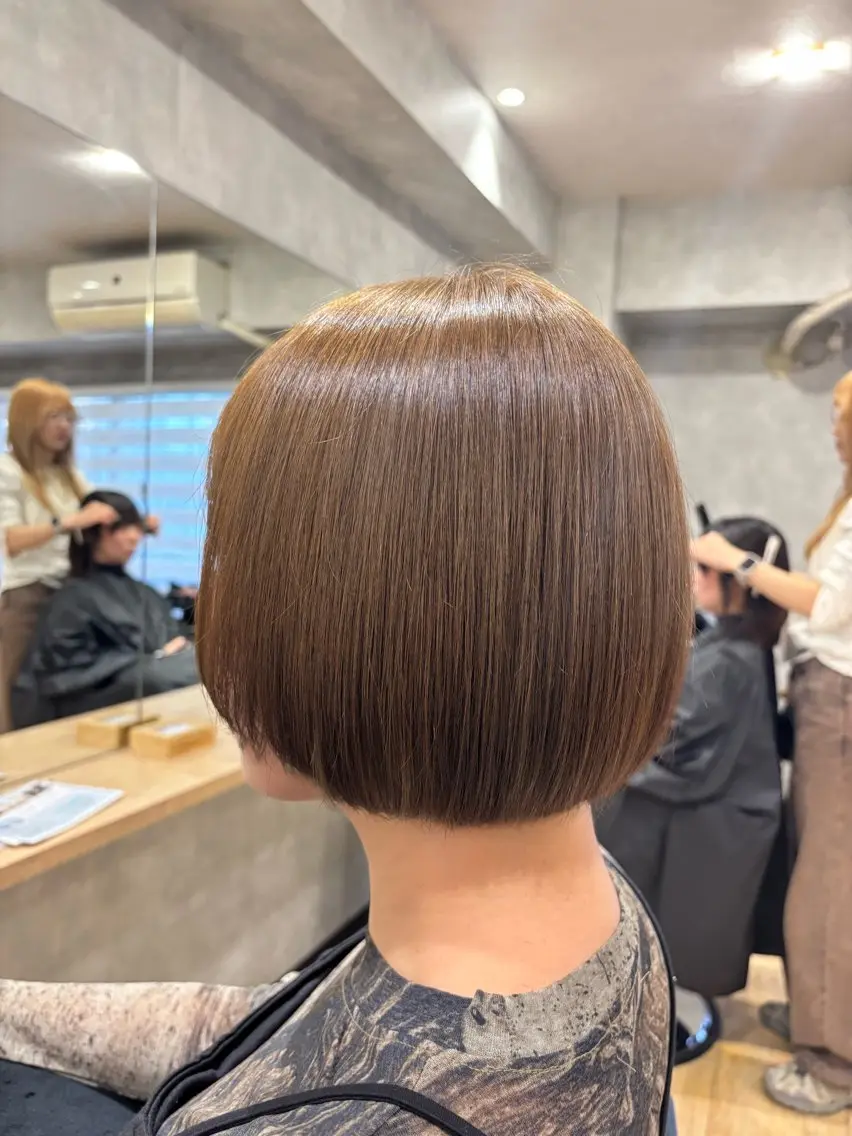 ショート カラー ベージュカラー ブリーチ ダブルカラー ブリーチなしカラー オリーブベージュ カット ヘアカラー 🎀Maho🎀ボブ × 髪質改善のヘアスタイル