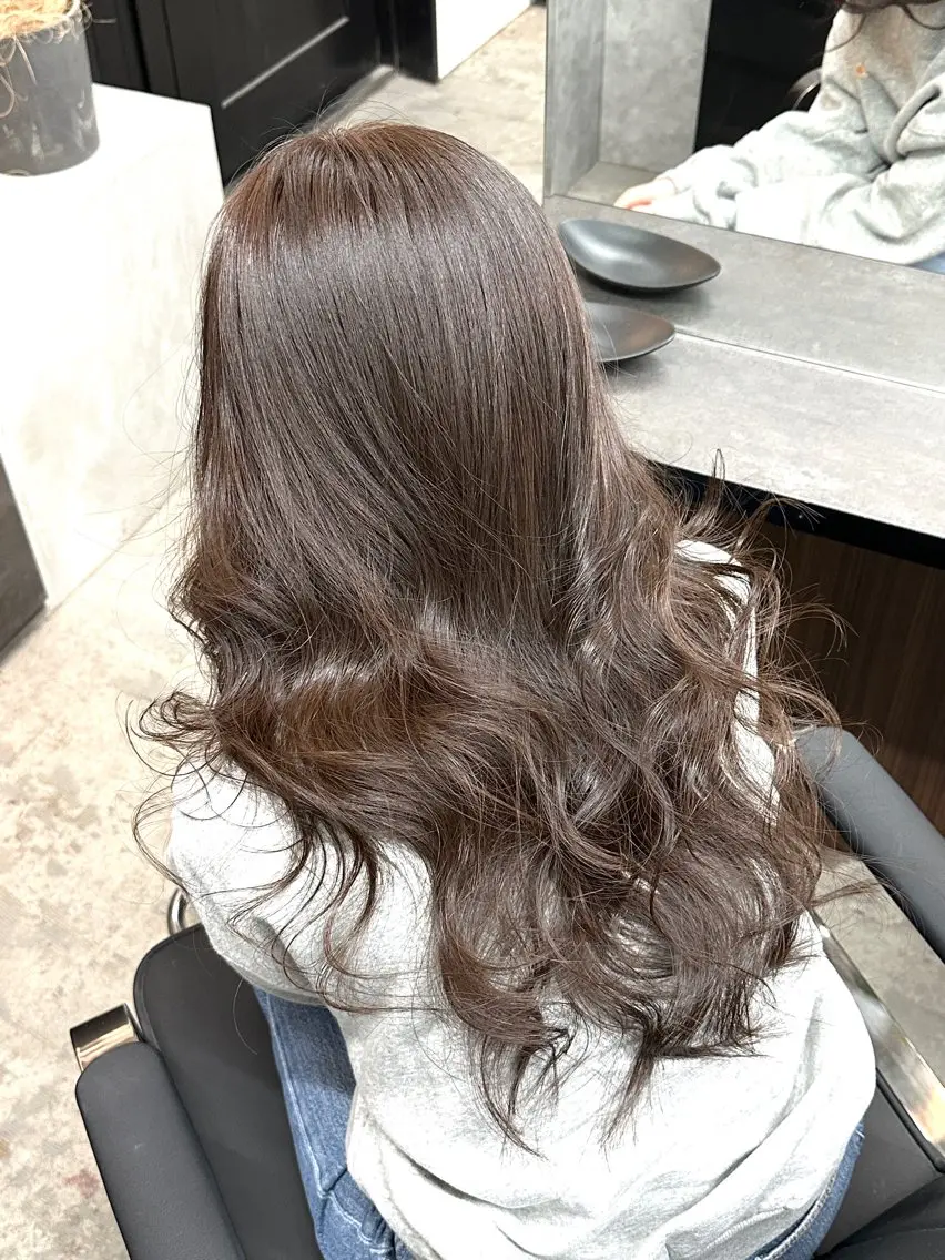 ロング カラー アッシュ アッシュグレー アッシュグレージュ 透明感カラー グレージュ ヘアカラー トリートメント 透明感/美髪カラー ダブルカラー/ユウゴのヘアスタイル