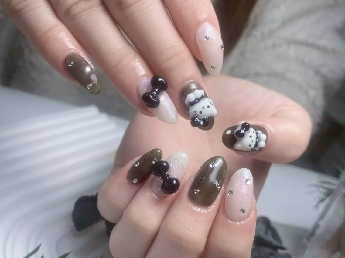 ネイル チークネイル フレンチネイル ジェルネイル ガラスフレンチ キラキラネイル ハンドネイル UM Nail Salonのネイルデザイン
