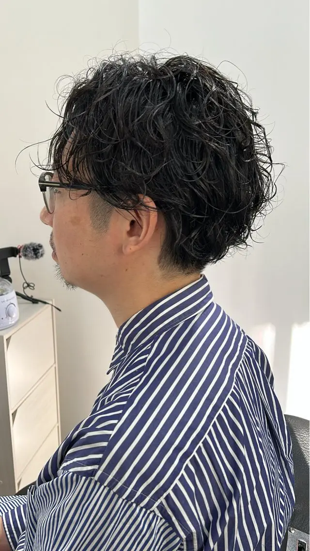 ショート パーマ メンズ ビジネス マッシュ メンズパーマ ツーブロック 刈り上げ OKADA/メンズ /カット/眉/縮毛のヘアスタイル