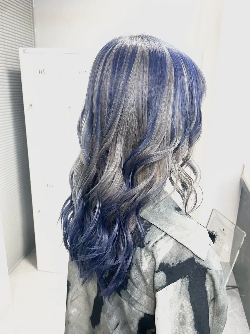 ロング ヘアカラー 樋川 早紀のヘアスタイル