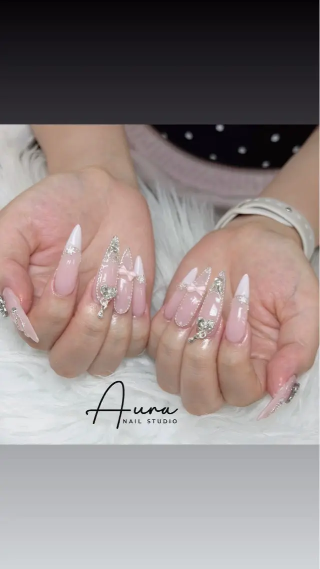 ネイル キラキラネイル 韓国ネイル ワンホンネイル ハンドネイル Aura Nail Studioのネイルデザイン
