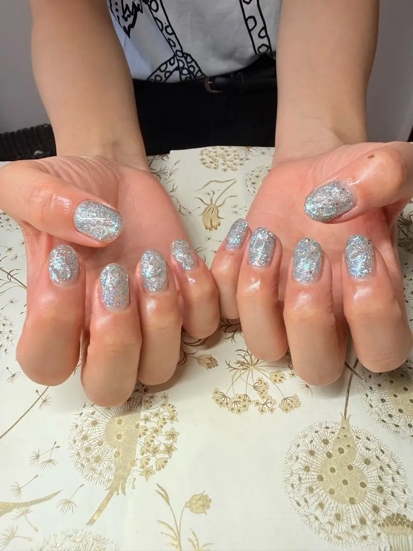 ネイル ブルー キラキラネイル ショートネイル 夏ネイル ハンドネイル miel nailのネイルデザイン