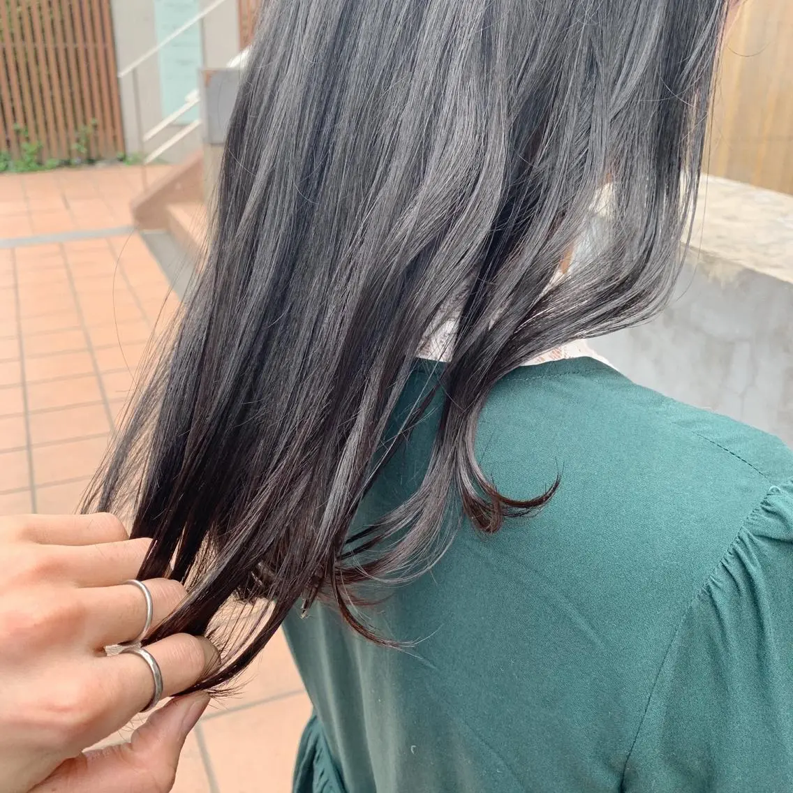 セミロング カラー パーマ ヘアアレンジ 黒髪 透明感カラー グレージュ ヘアカラー トリートメント 松田 亮葉のヘアスタイル