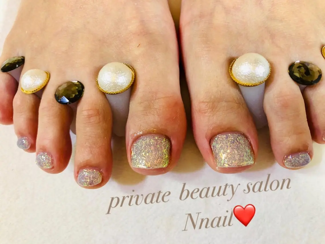 ネイル フットネイル ジェルネイル キラキラネイル 🌿Nnail🌿 プライベートサロンのネイルデザイン