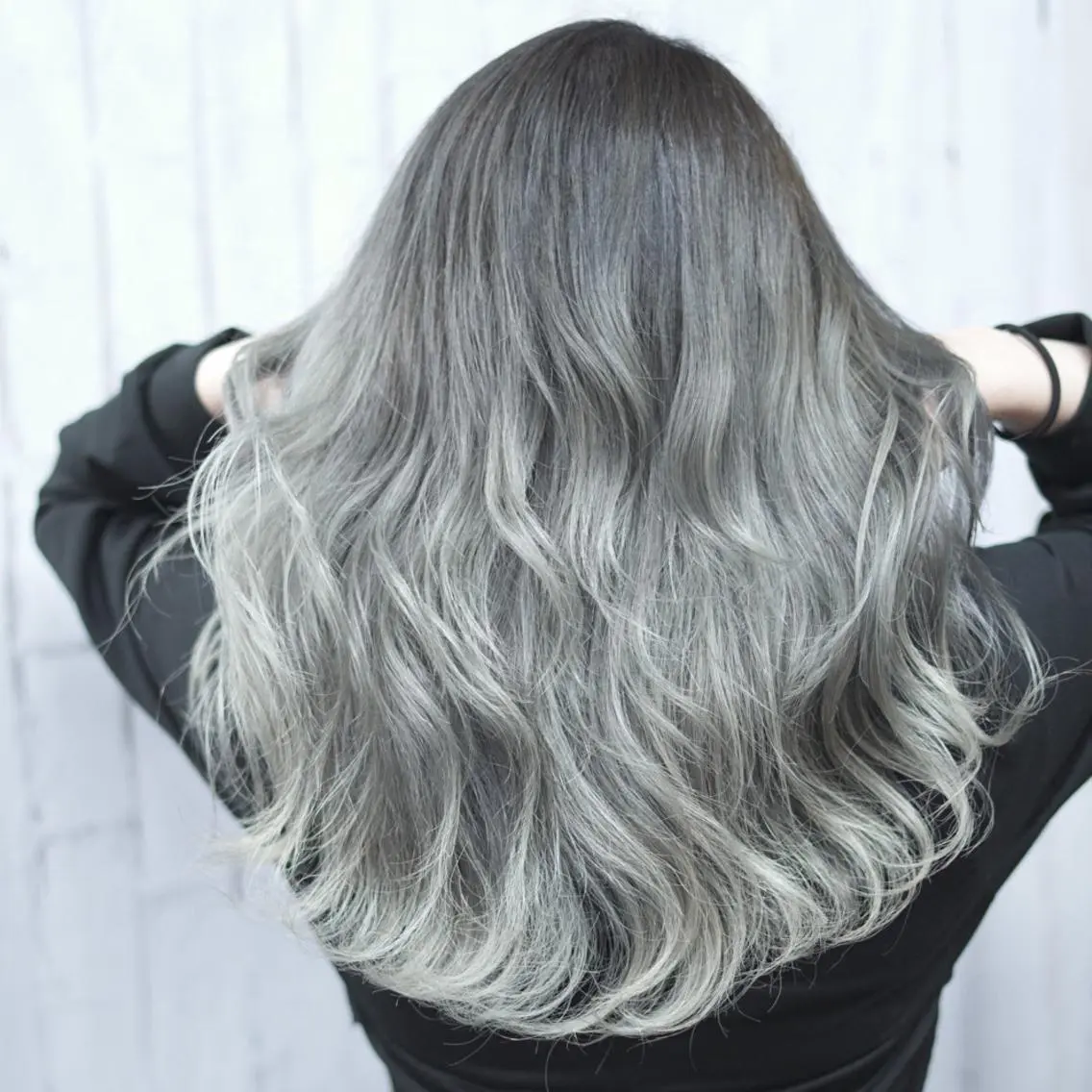 ロング カラー グラデーションカラー イルミナカラー ヤナ マネージャーのヘアスタイル