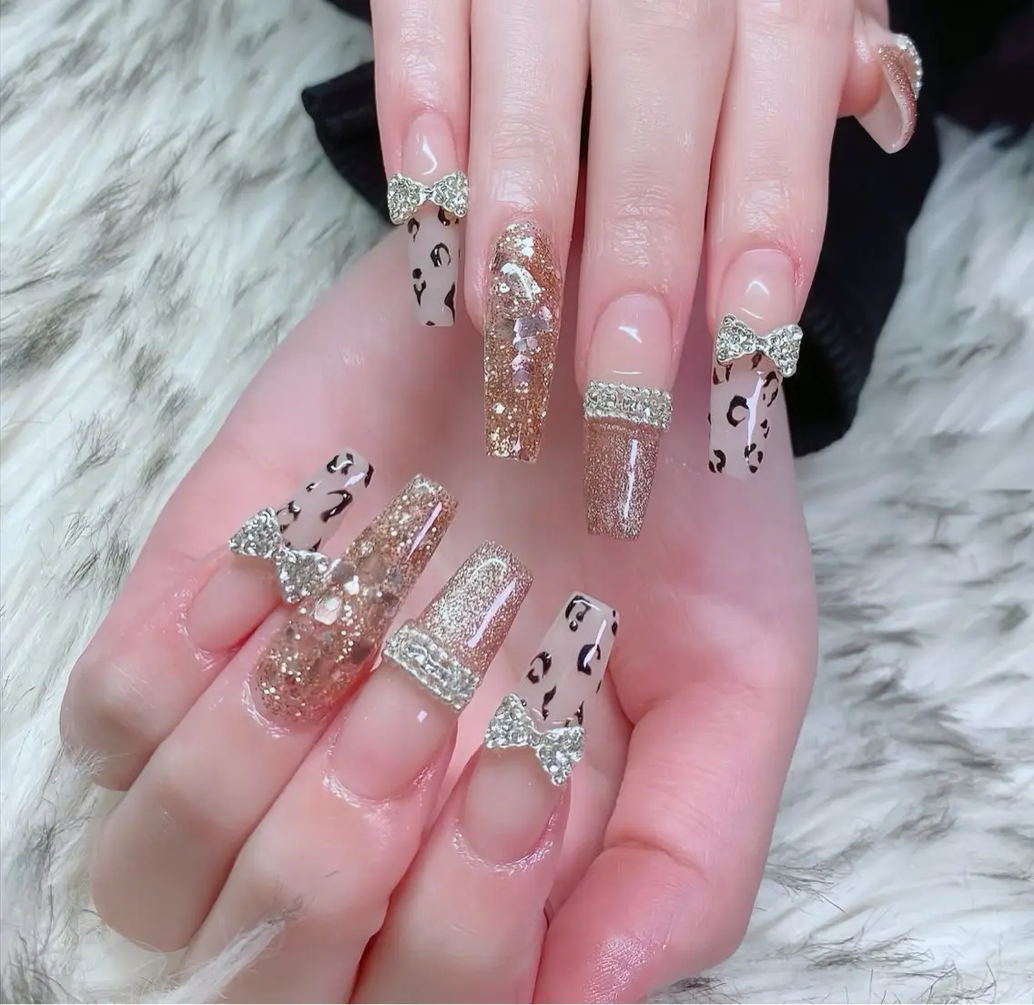 ネイル アニマル柄 ボルドー ブラウン チークネイル フレンチネイル Rin Nail 新大久保店のネイルデザイン