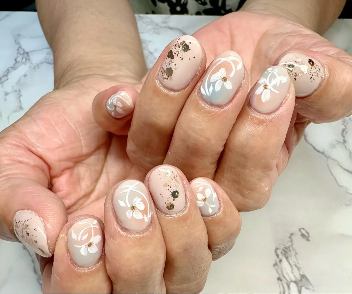ネイル キラキラネイル マグネットネイル ミラーネイル ニュアンスネイル ワンカラーネイル Mai’s nailのネイルデザイン