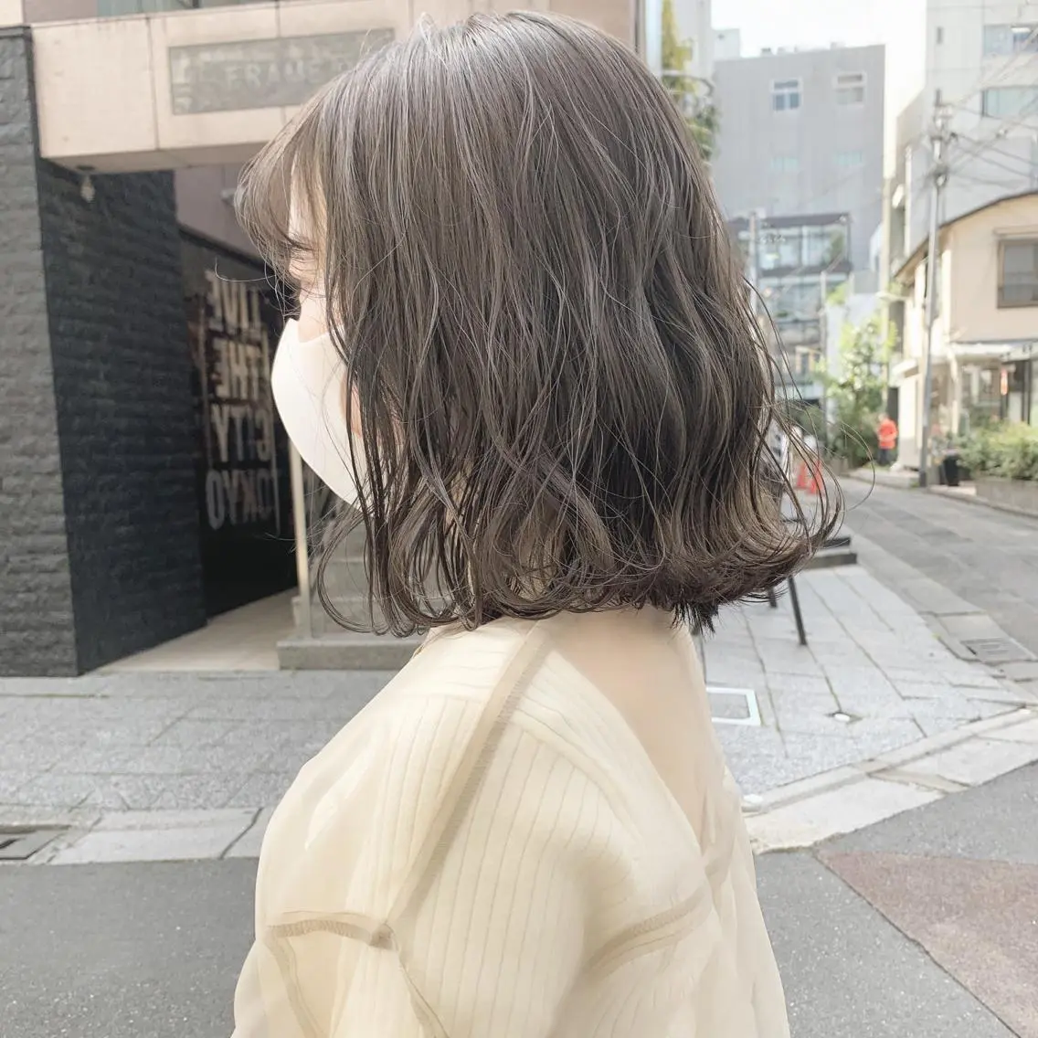 ミディアム カラー ネイル ハイトーンボブ 前田 表参道　グレージュのヘアスタイル