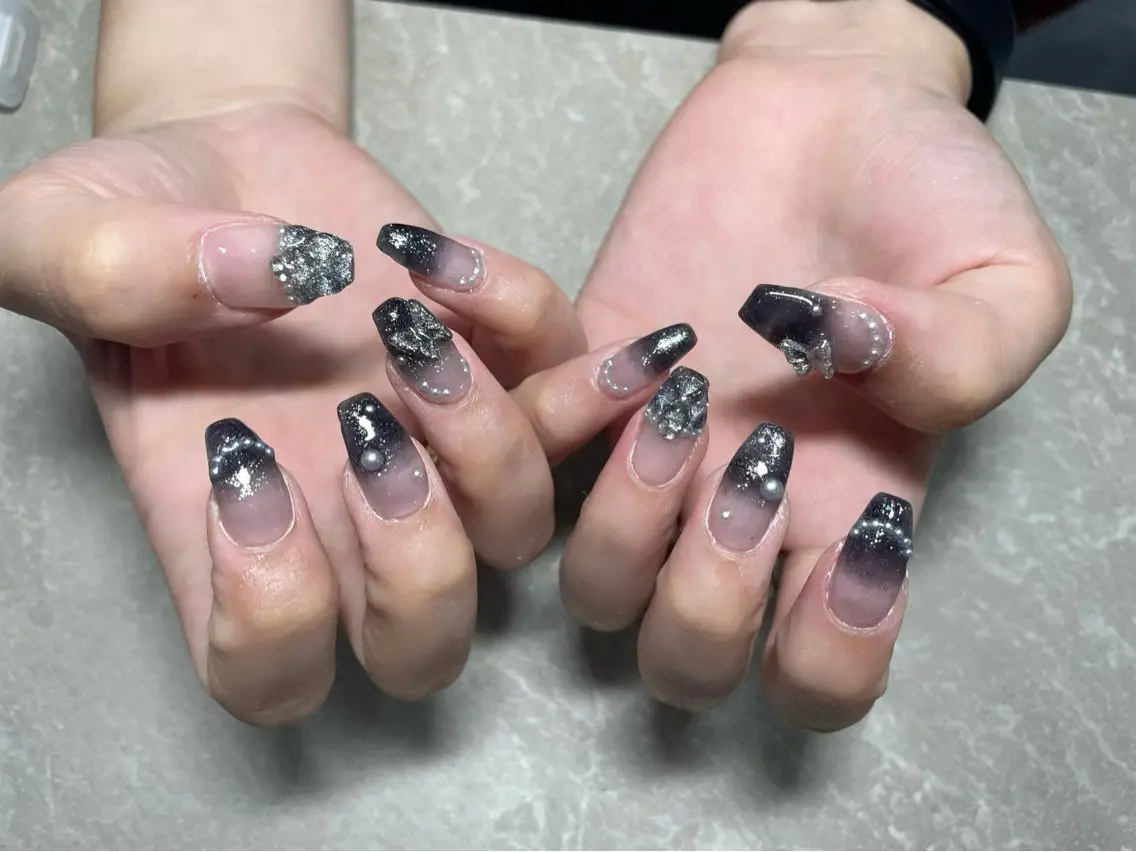 ネイル LAVISH 大和店 emi･:*+のネイルデザイン