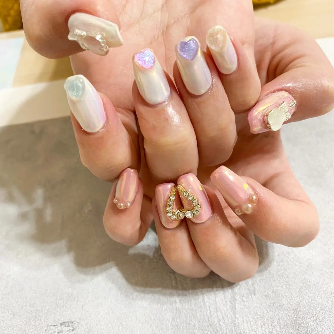 ネイル ハンドネイル ゴテゴテ💙ワンホン リオナのネイルデザイン