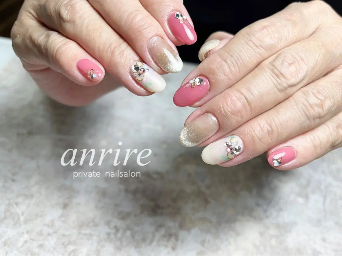 ネイル アートネイル ジェルネイル ゴールド キラキラネイル マグネットネイル ハンドネイル nailsalon anrireのネイルデザイン