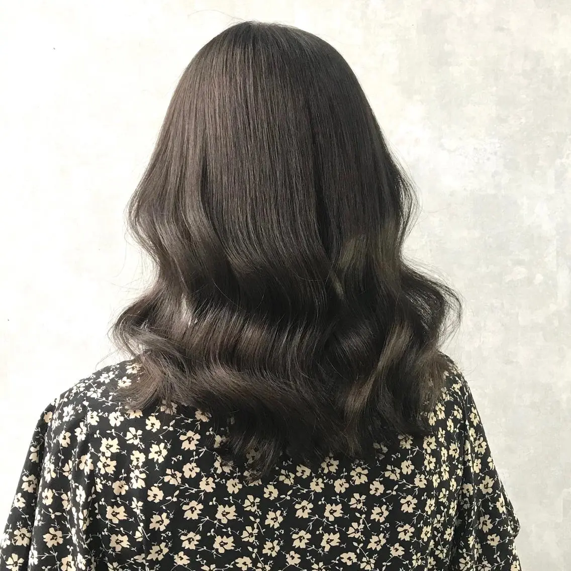 ミディアム カラー アッシュ アッシュグレー アッシュグレージュ ブリーチ グレージュ K-POP好き美容師 🇰🇷Kai.Yのヘアスタイル