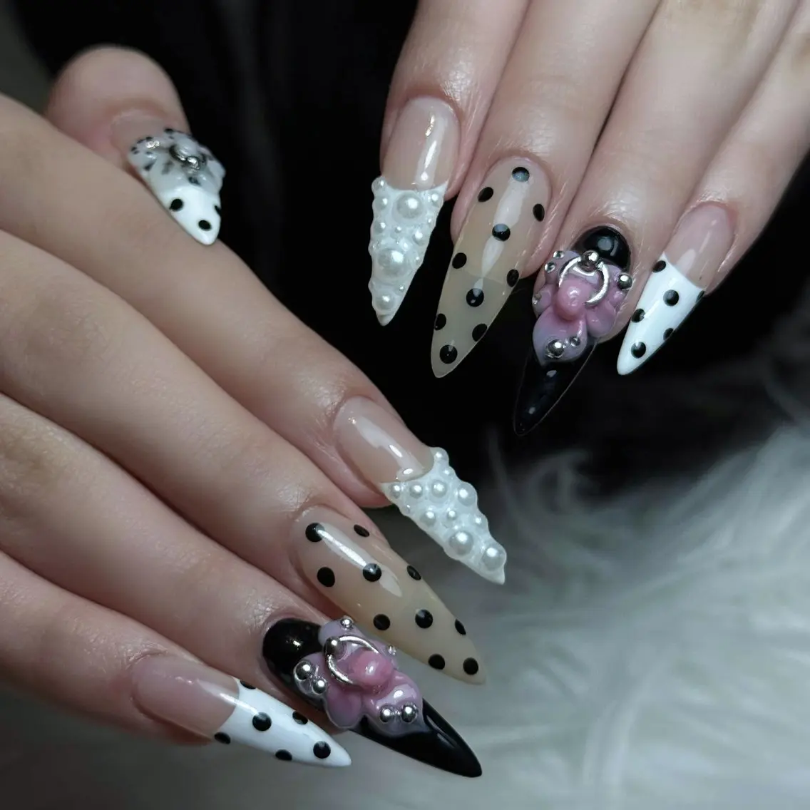 ネイル ボルドー ブラウン チークネイル ドット フットネイル Julli NailStudioのネイルデザイン