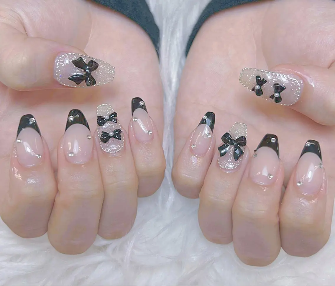 ネイル チークネイル 長さ出し フレンチネイル ジェルネイル ガラスフレンチ ハンドネイル anh nail anne🤍のネイルデザイン