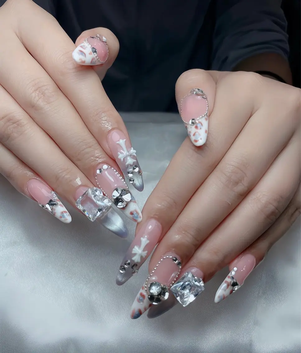 ネイル アートネイル チークネイル ジェルネイル ロングネイル マグネットネイル ハンドネイル Rin Nail 新大久保店のネイルデザイン