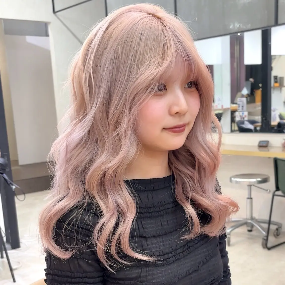 ロング ヘアカラー 🤍レイヤーカット ハイトーンまりん🤍のヘアスタイル