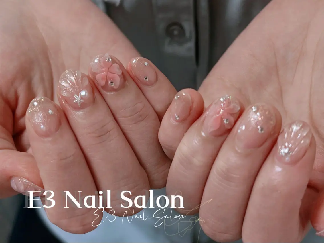 ネイル オーロラネイル フレンチネイル ジェルネイル ガラスフレンチ キラキラネイル ハンドネイル E3 Nail Salonのネイルデザイン