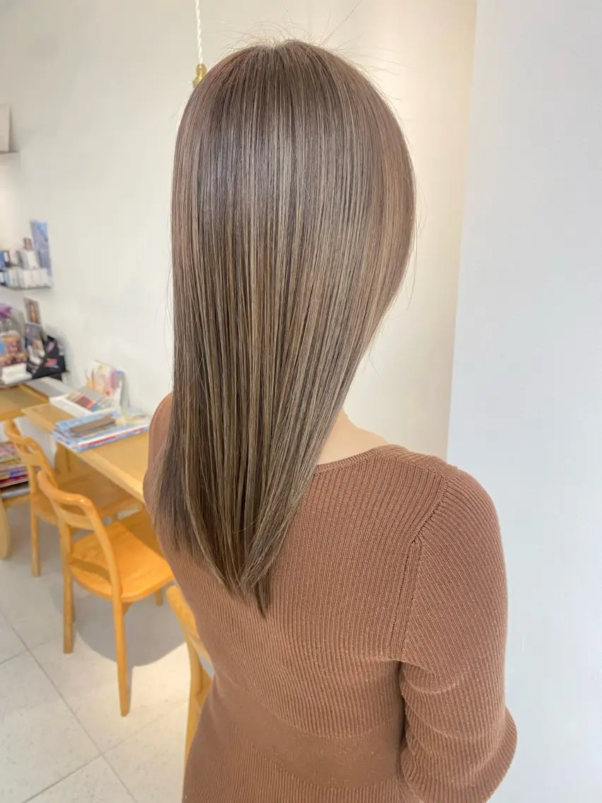 セミロング カラー カット ヘアカラー トリートメント 安永 涼のヘアスタイル