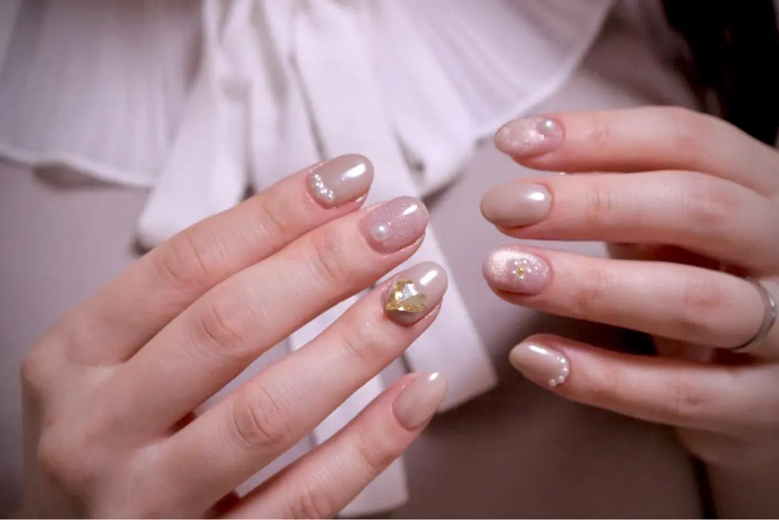 ネイル オーロラネイル カジュアル 長さ出し ジェルネイル 韓国ネイル ハンドネイル MH Nailのネイルデザイン