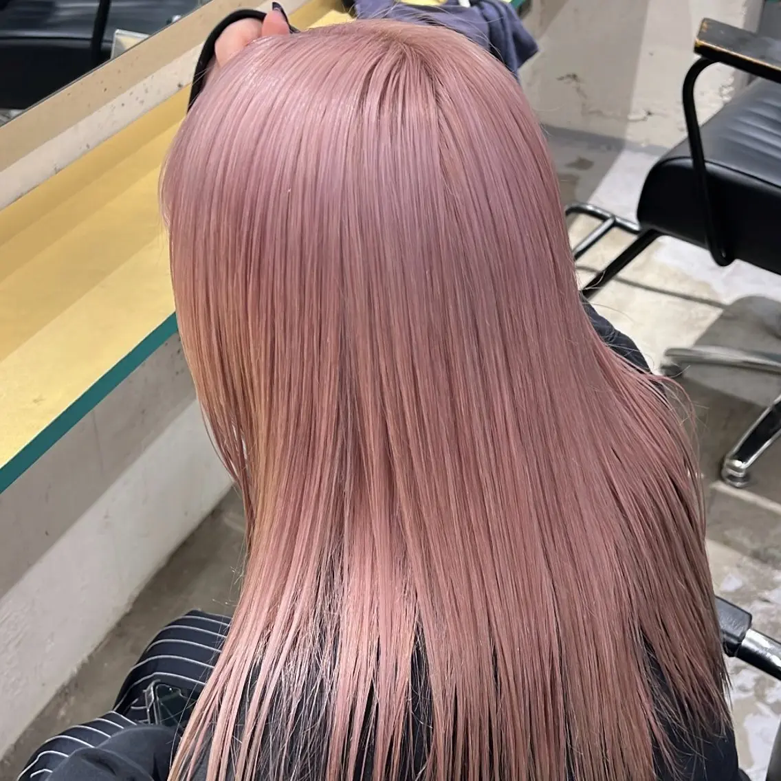 ロング カラー ベージュカラー ブリーチ ピンクカラー ピンクベージュ ⚡️ハイトーン/ デザインカラー⚡️のヘアスタイル