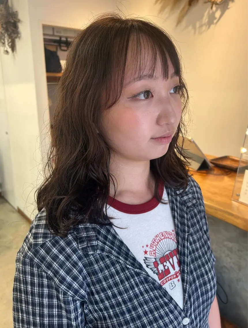 ミディアム パーマ 安達 咲のヘアスタイル