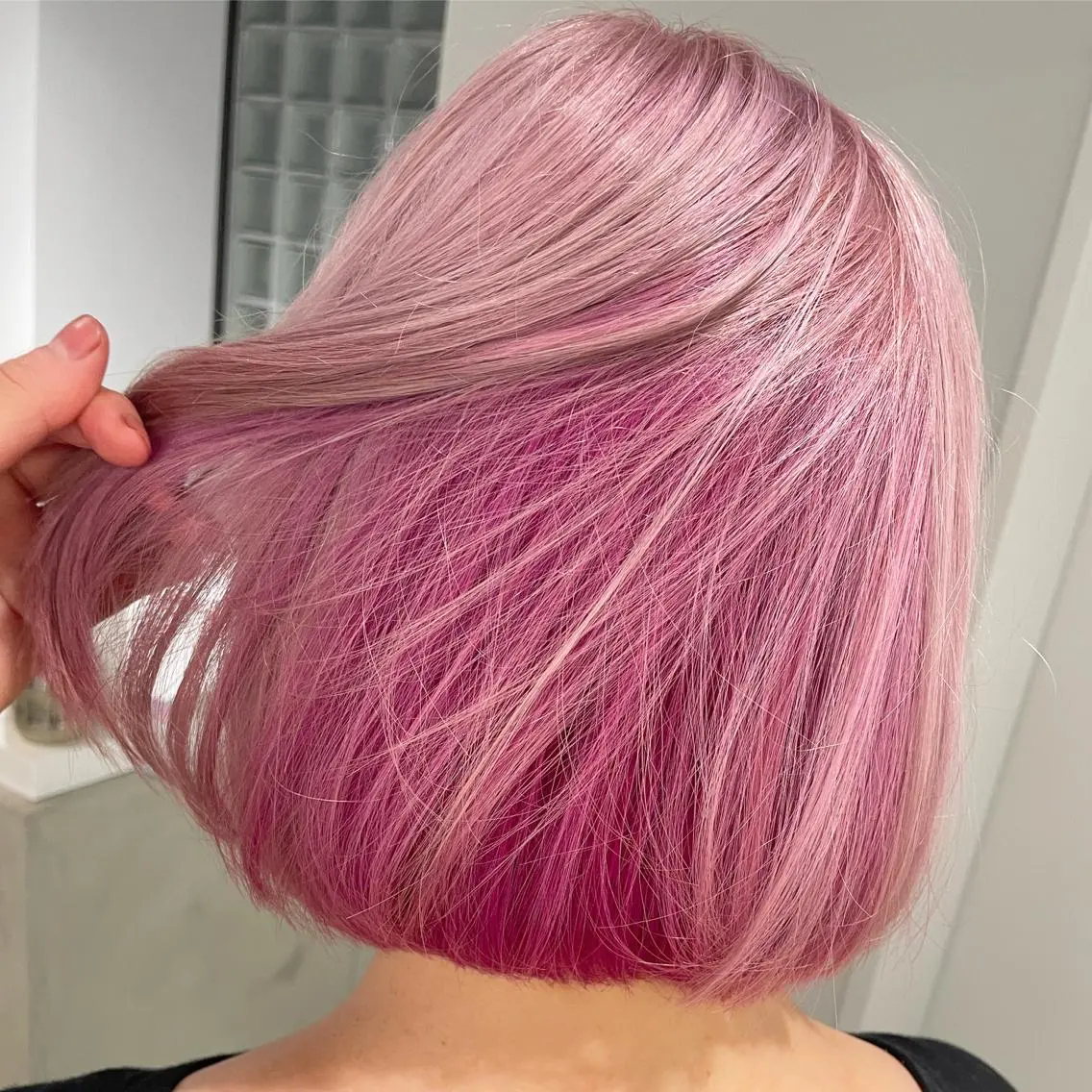 ショート カラー インナーカラー ピンクカラー ホワイトピンク 女性艶髪マンツーマン YUKIのヘアスタイル