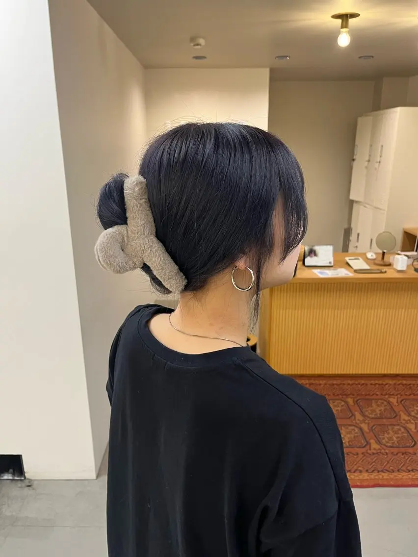 ミディアム カラー ブリーチ ブルーカラー ブルーバイオレット バイオレットカラー 浅岡 みちるのヘアスタイル