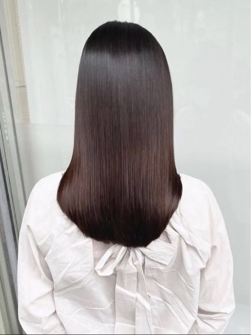 セミロング Nene/ハイトーン インナーカラーのヘアスタイル