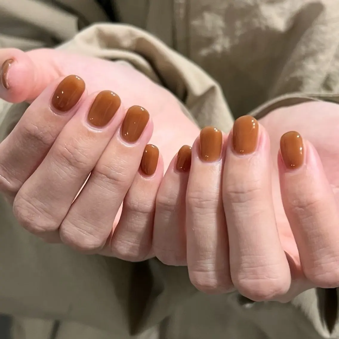 ネイル オーロラネイル フラッシュネイル フレンチネイル グラデーション キラキラネイル ハンドネイル Fleuri 🌿のネイルデザイン